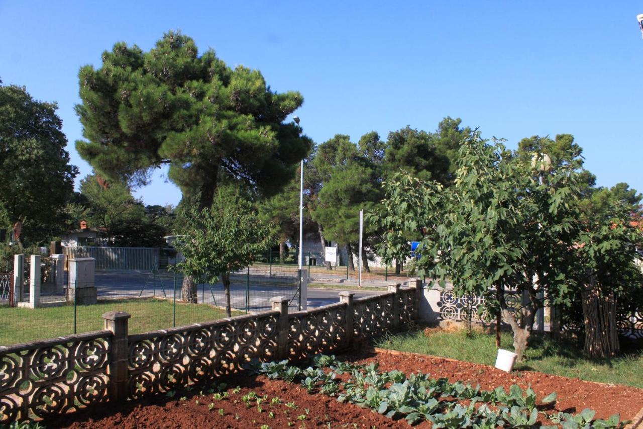 Apartments With A Parking Space Umag - 7066 Exterior foto