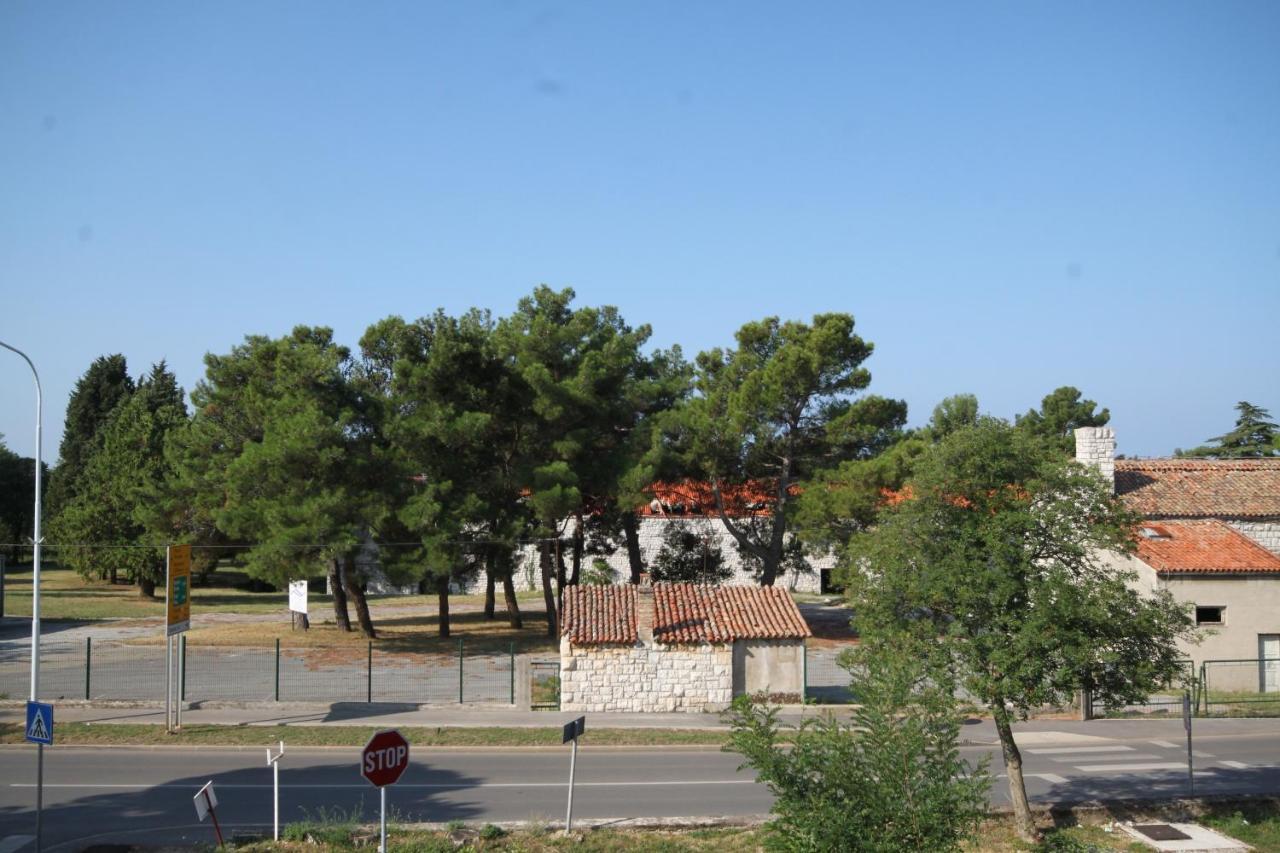 Apartments With A Parking Space Umag - 7066 Exterior foto