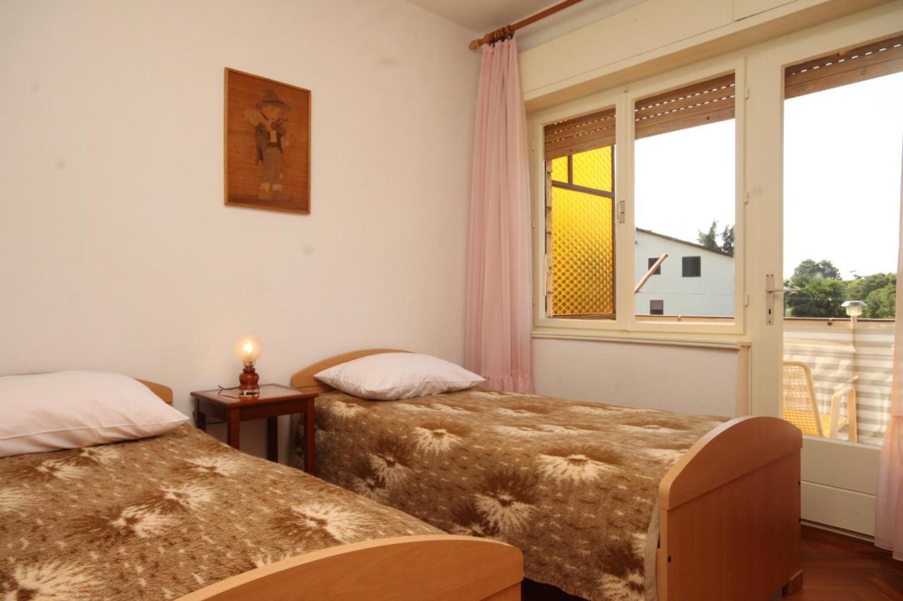 Apartments With A Parking Space Umag - 7066 Exterior foto